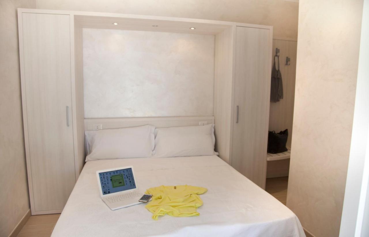 Marina Beach Aparthotel Rimini Exteriör bild