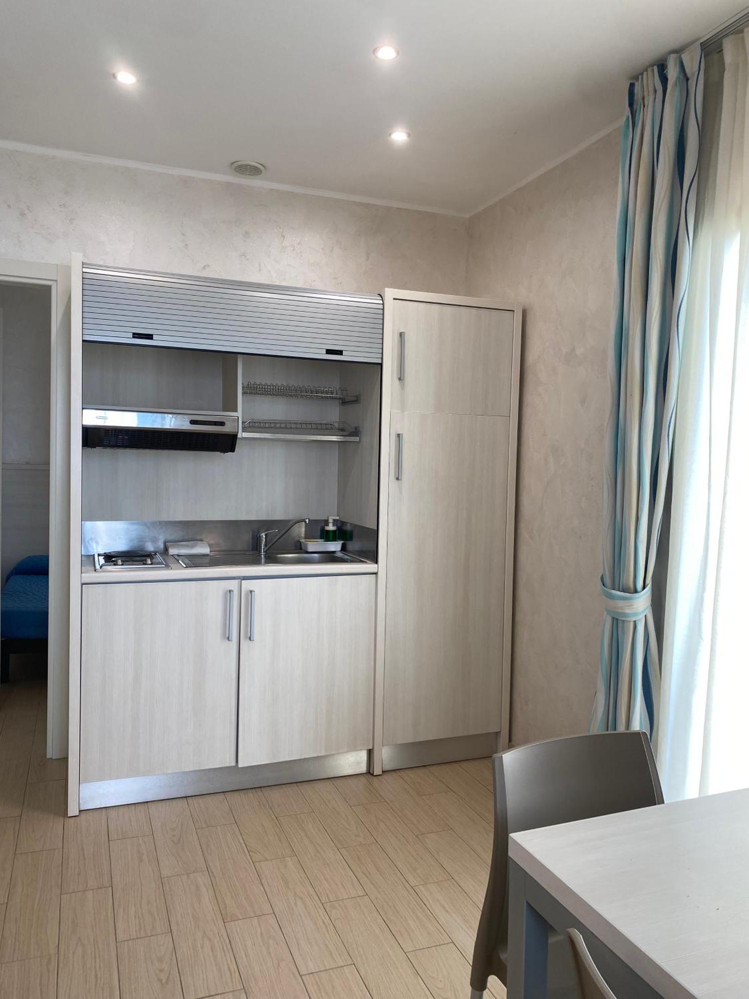 Marina Beach Aparthotel Rimini Exteriör bild