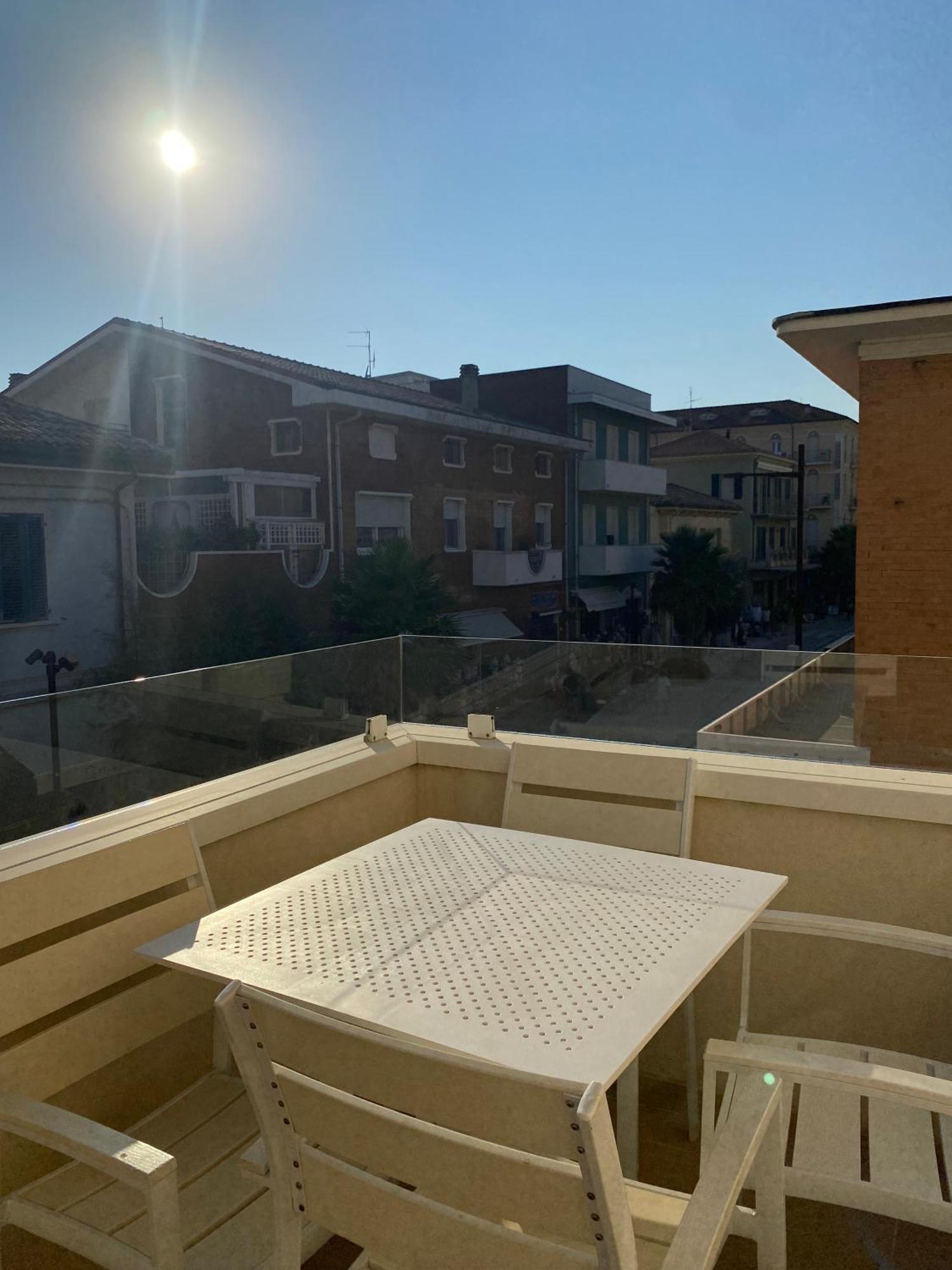 Marina Beach Aparthotel Rimini Exteriör bild
